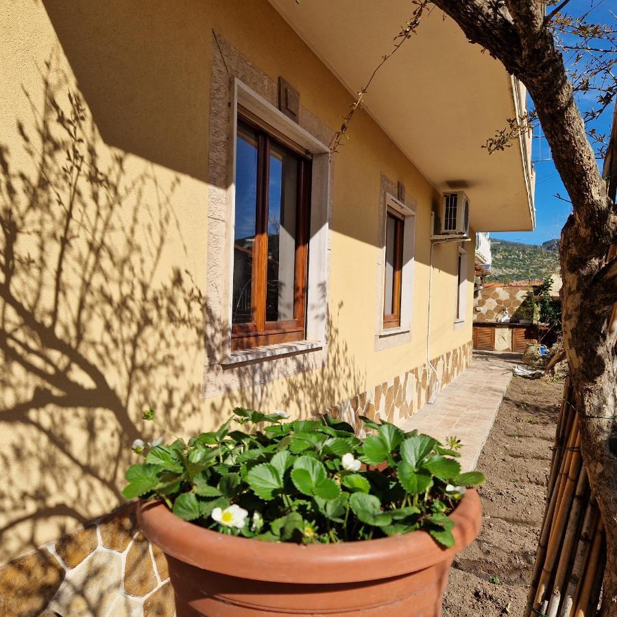 Appartamento Casa Vostra 博萨 外观 照片