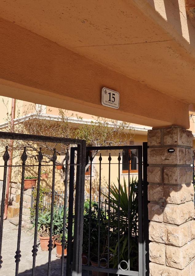 Appartamento Casa Vostra 博萨 外观 照片